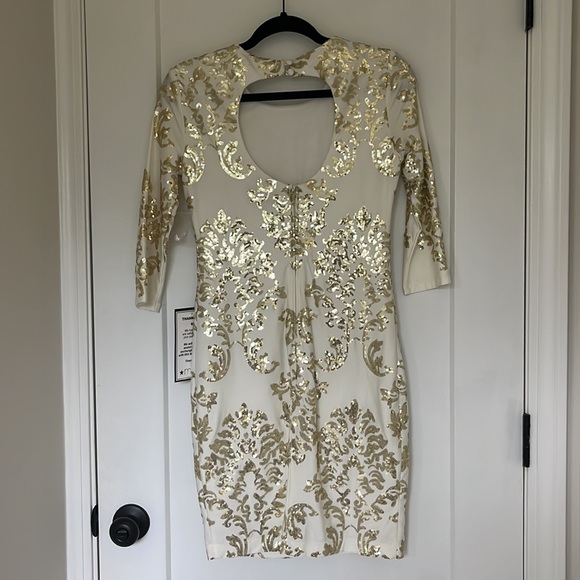 NWT White & Gold Metallic Sleeve Cocktail Keyhole Dress - Picture 4 of 5